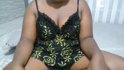 Snapshot of ebony_sabrina chatting on October 29, 2025, 6:37 am Sabrina online show from October 29, 2025, 6:37 am