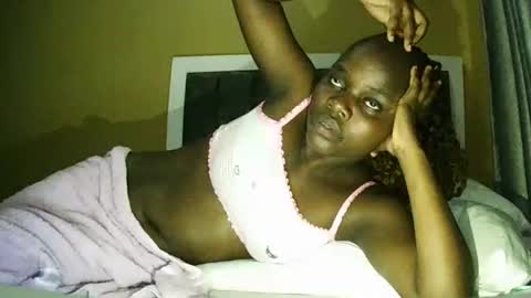 Snapshot of ebony_tasha chatting on March 6, 2025, 7:32 pm tasha online show from March 6, 2025, 7:32 pm
