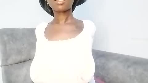 Snapshot of ebonycandymelani chatting on February 12, 2025, 10:04 pm Ebony Melanie online show from February 12, 2025, 10:04 pm