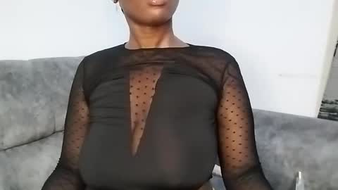 Snapshot of ebonycandymelani chatting on March 1, 2025, 10:31 pm Ebony Melanie online show from March 1, 2025, 10:31 pm