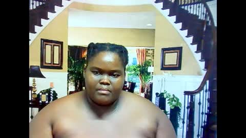 ebonyhotbuns4u2luv online show from February 12, 2025, 7:02 pm