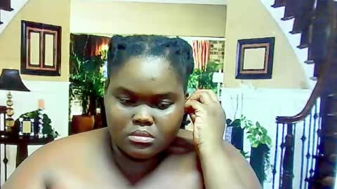 ebonyhotbuns4u2luv online show from February 12, 2025, 10:04 pm