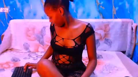 ebonypretty4u online show from October 13, 2025, 5:13 pm