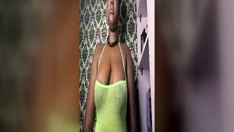 Snapshot of ebonysquirt_xx chatting on June 14, 2026, 2:09 am Dara online show from June 14, 2026, 2:09 am