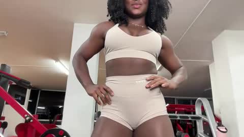 Hello ur muscle mommy Ivonne 3 online show from January 22, 2025, 3:09 am