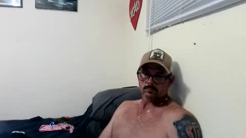 edgeonthebeach727 online show from April 4, 2026, 8:34 am