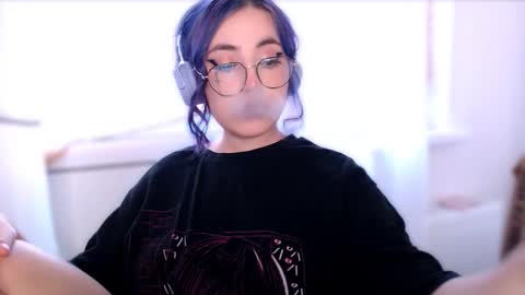 Snapshot of ediefris chatting on October 16, 2025, 3:29 am fickle demon made of clumps of matter online show from October 16, 2025, 3:29 am