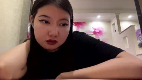 Snapshot of edinabluett chatting on February 16, 2026, 8:05 pm Eri online show from February 16, 2026, 8:05 pm