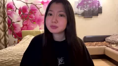 Snapshot of edinabluett chatting on May 17, 2026, 6:04 pm Eri online show from May 17, 2026, 6:04 pm