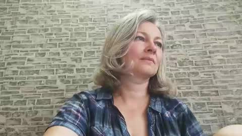 Snapshot of edithmanning chatting on September 15, 2025, 5:18 am edithmanning online show from September 15, 2025, 5:18 am