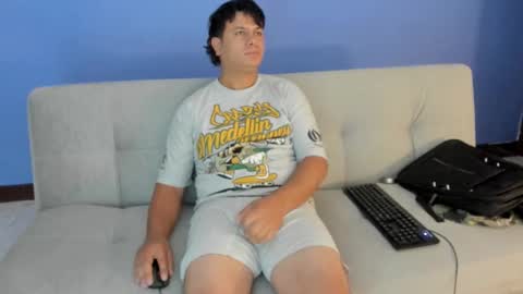 edwar_95 online show from February 4, 2026, 2:56 pm