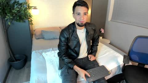 Eduardo online show from December 10, 2024, 3:52 am