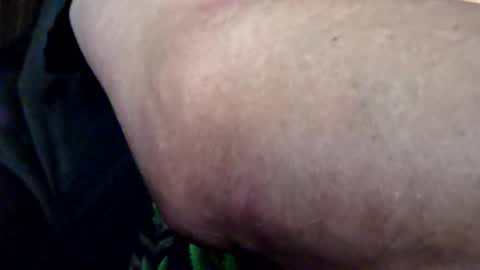 edwardaims_2please online show from September 24, 2025, 2:26 am