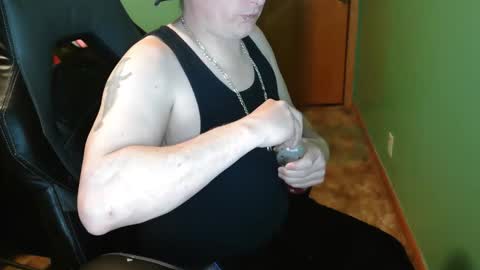 edwardaims_2please online show from April 27, 2026, 1:47 am