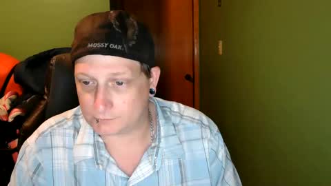 edwardaims_2please online show from June 8, 2026, 2:34 am
