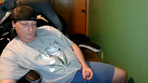 edwardaims_2please online show from June 11, 2026, 2:53 am