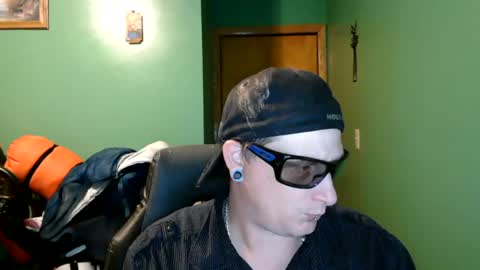 edwardaims_2please online show from June 21, 2026, 2:58 am