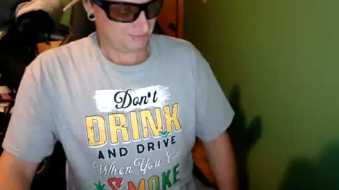 edwardaims_2please online show from June 22, 2026, 2:57 am