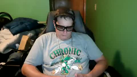 edwardaims_2please online show from July 3, 2026, 2:51 am