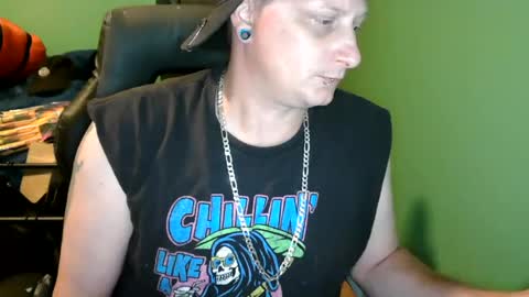 edwardaims_2please online show from July 8, 2026, 1:54 am