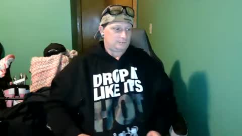 edwardaims_2please online show from July 16, 2026, 2:50 am