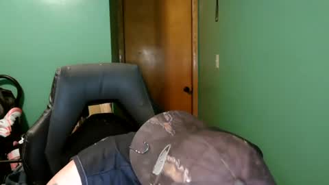edwardaims_2please online show from July 30, 2026, 2:32 am