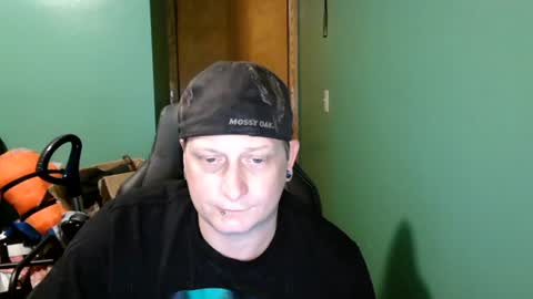 edwardaims_2please online show from August 4, 2026, 2:59 am