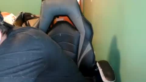 edwardaims_2please online show from August 9, 2026, 9:42 pm