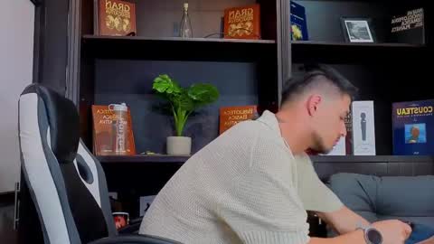 Snapshot of edwardross_ chatting on October 2, 2025, 8:16 pm Edward Ross online show from October 2, 2025, 8:16 pm