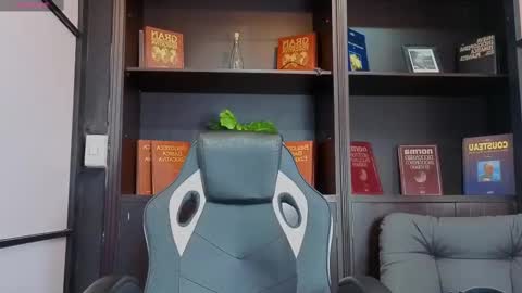 Snapshot of edwardross_ chatting on October 4, 2025, 7:01 pm Edward Ross online show from October 4, 2025, 7:01 pm