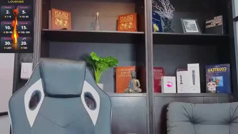 Snapshot of edwardross_ chatting on October 7, 2025, 7:55 pm Edward Ross online show from October 7, 2025, 7:55 pm