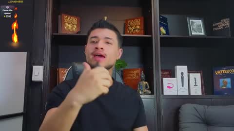 Snapshot of edwardross_ chatting on October 9, 2025, 9:02 pm Edward Ross online show from October 9, 2025, 9:02 pm