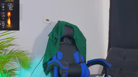 Snapshot of edwardross_ chatting on October 14, 2025, 8:42 pm Edward Ross online show from October 14, 2025, 8:42 pm