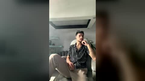 Snapshot of edwardross_ chatting on July 27, 2026, 7:32 pm Edward Ross online show from July 27, 2026, 7:32 pm