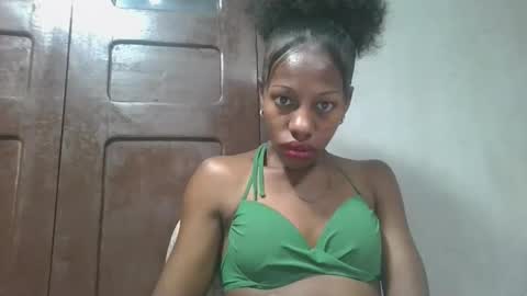 edwige770943 online show from May 17, 2026, 3:37 am