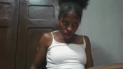 edwige770943 online show from May 17, 2026, 3:52 pm