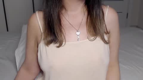 Snapshot of eelena4kiss chatting on October 7, 2025, 9:28 am eelena4kiss online show from October 7, 2025, 9:28 am