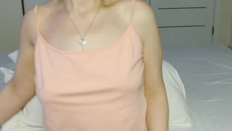 eelena4kiss online show from June 9, 2026, 10:54 pm