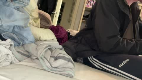 Eeloxx online show from April 6, 2026, 12:19 am