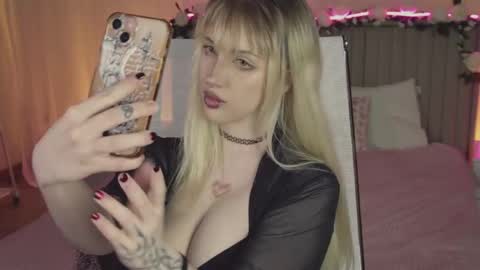 EVA NON NUDE online show from April 23, 2026, 8:22 pm