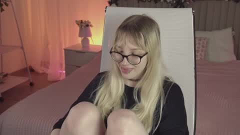 EVA NON NUDE online show from April 25, 2026, 6:49 pm