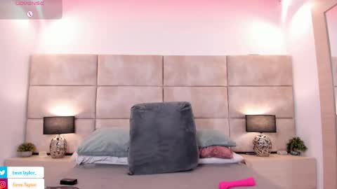 Eevee online show from May 5, 2026, 2:52 am