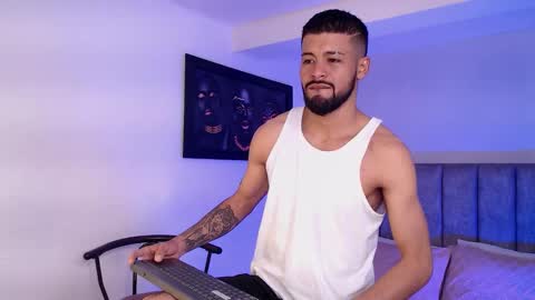 eevil_boys_77 online show from October 26, 2025, 1:39 pm