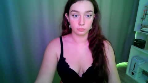 Snapshot of effie_balconii chatting on September 19, 2025, 12:39 pm effie_balconii online show from September 19, 2025, 12:39 pm
