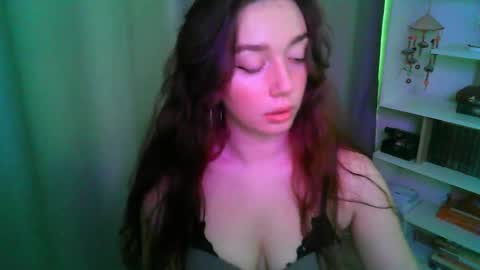 Snapshot of effie_balconii chatting on October 13, 2025, 11:32 am effie_balconii online show from October 13, 2025, 11:32 am