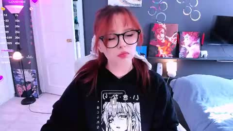 Snapshot of effie_lee chatting on May 18, 2026, 6:19 am Effie online show from May 18, 2026, 6:19 am