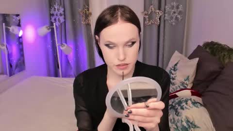 Effie Mur online show from January 10, 2026, 8:43 pm