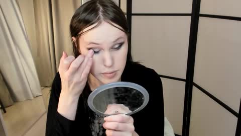 Effie Mur online show from February 6, 2026, 3:48 pm