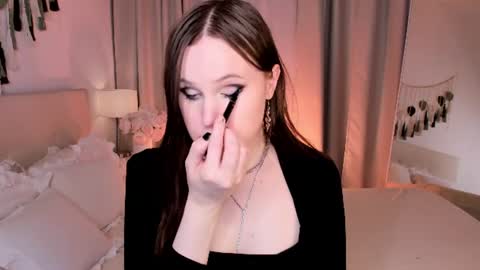 Effie Mur online show from June 19, 2026, 10:13 pm