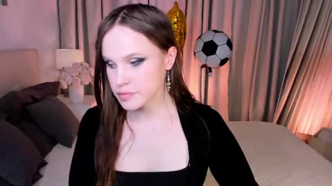 Effie Mur online show from June 22, 2026, 9:23 pm